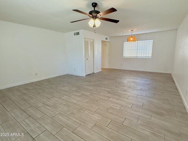 Building Photo - 8052 N 31st Ln