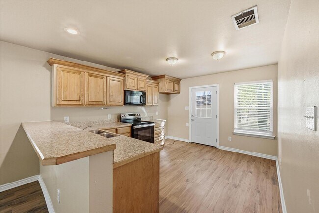 Building Photo - 728 W Walker St