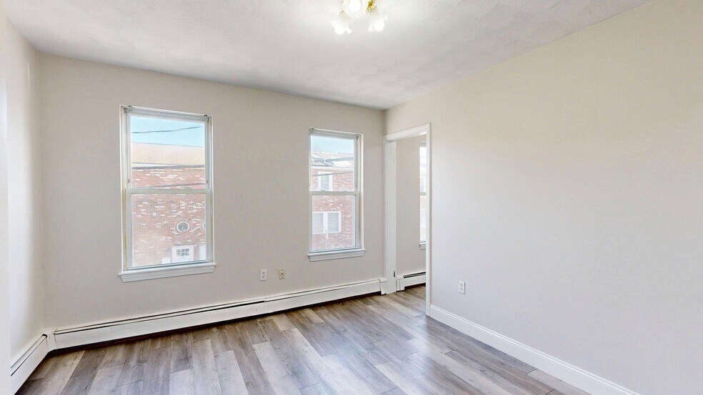 Building Photo - 137 Chelsea St