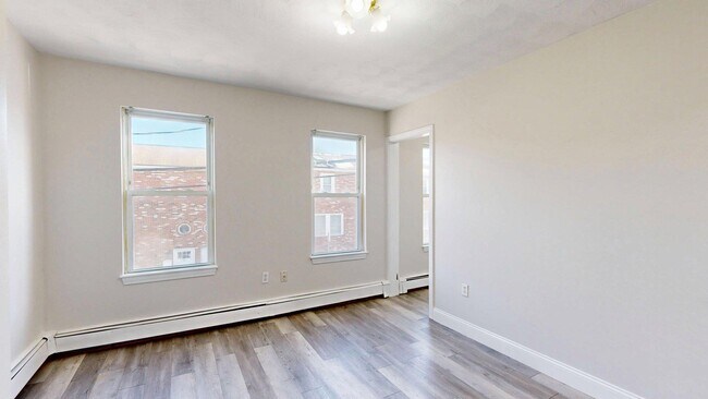 Building Photo - 137 Chelsea St