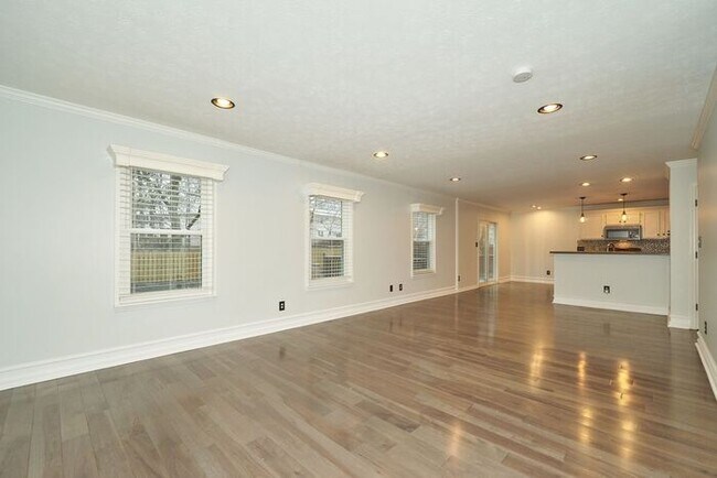 Building Photo - 4 BR with Great Floorplan in Carmel Schools!