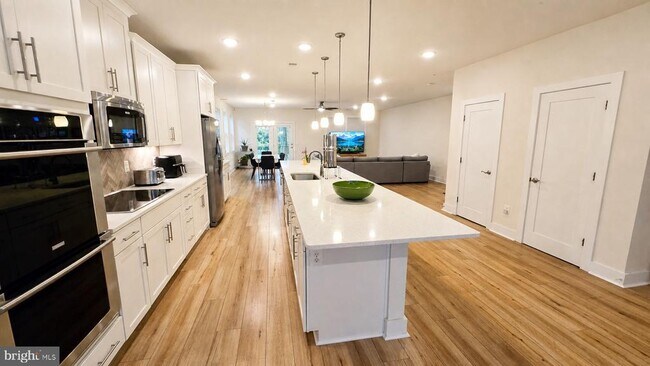 Building Photo - 44768 Tiverton Sq