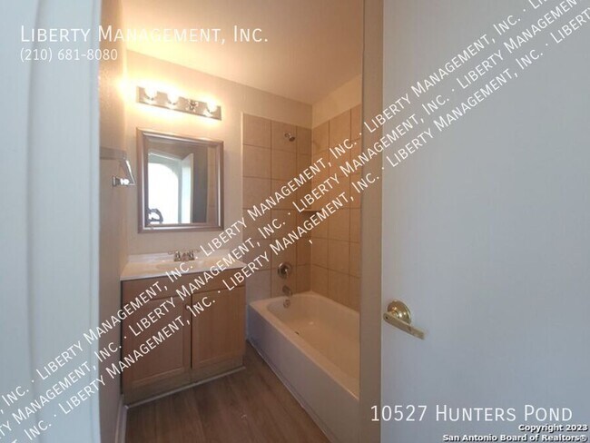 Building Photo - 10527 Hunters Pond