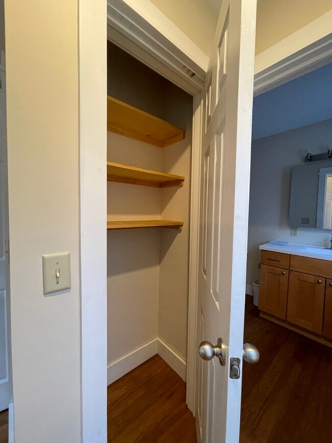 Building Photo - 524 7th Ave