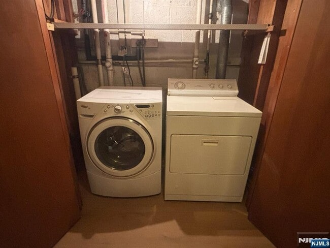 Building Photo - 48 Center