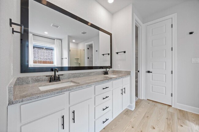 Building Photo - 114 Nandina Path