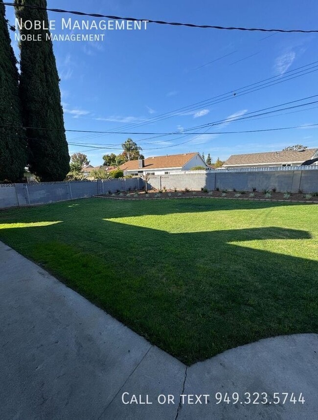 Building Photo - 1435 E Chestnut Ave