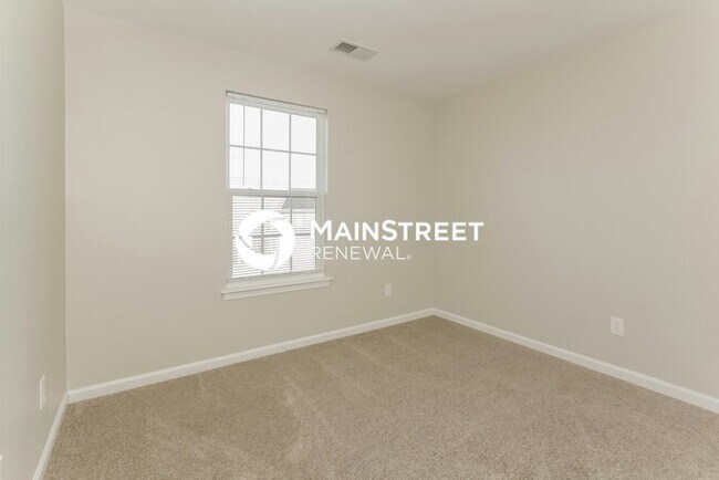 Building Photo - 3 Bedroom Pet-Friendly Home in Charlotte, NC with Main Street Renewal