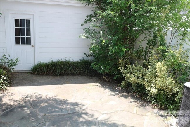 Building Photo - 9806 Longstone Ln