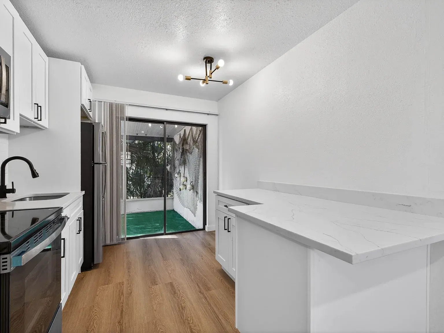 Building Photo - 1684 Martin St