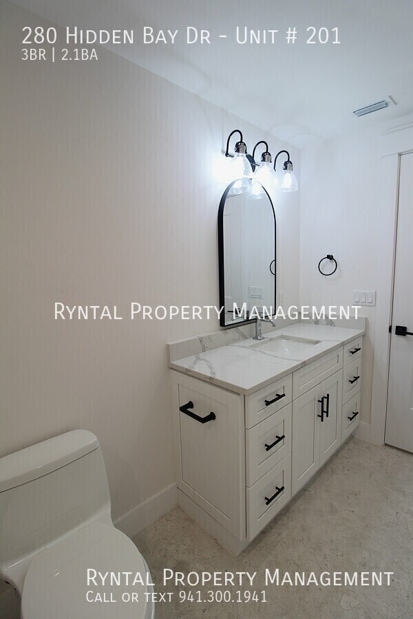 Building Photo - 280 Hidden Bay Dr