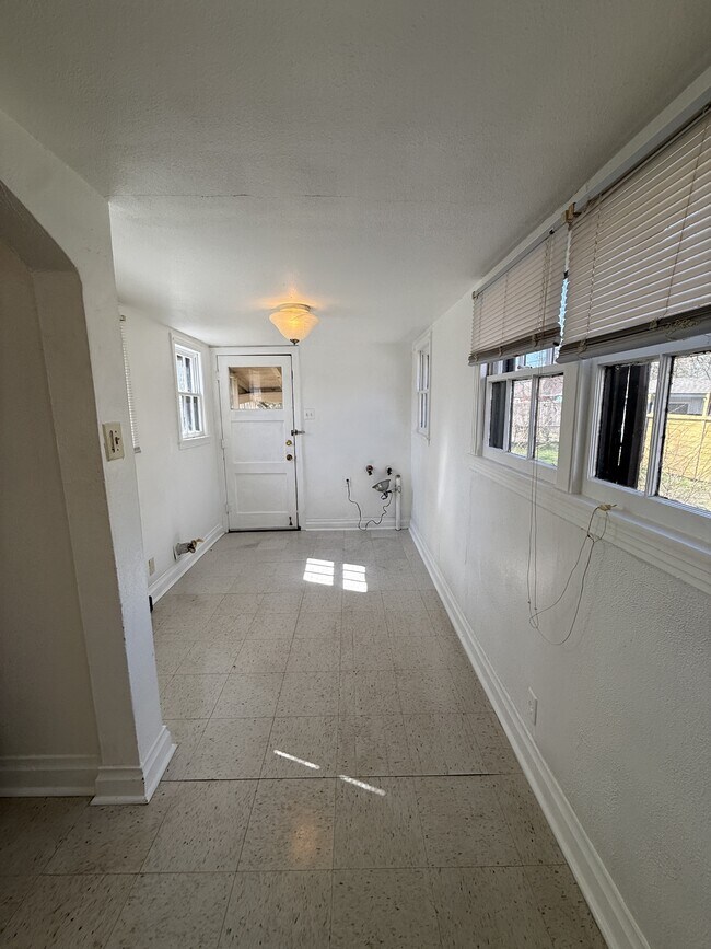 Building Photo - 565 24th St