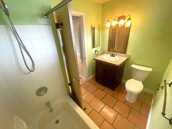 Building Photo - Kahului Ikena Unfurnished  2BR/2BA Unit Available