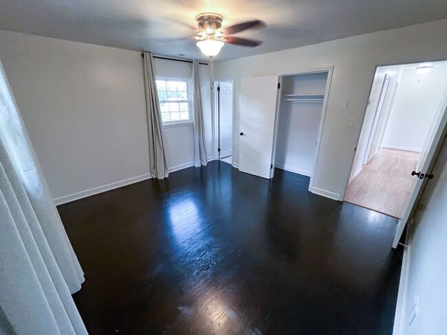 Building Photo - Gorgeous 3 bedroom, 2 bathroom brick home ...