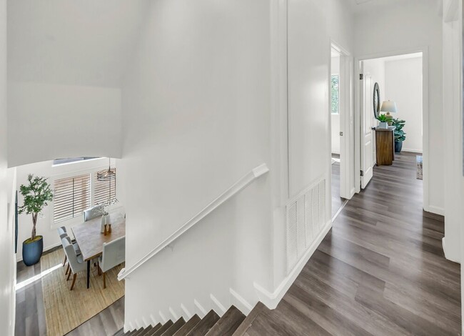 Building Photo - 1122 Alpine Ct