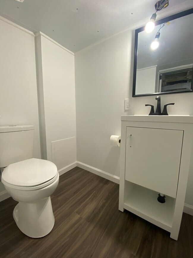 Building Photo - Available MAY 2026 - Beautiful renovated 3 Bedroom, 2 Bath Home in Heart of Allentown!