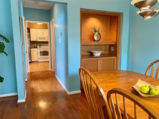 Building Photo - 2478 Bering Dr