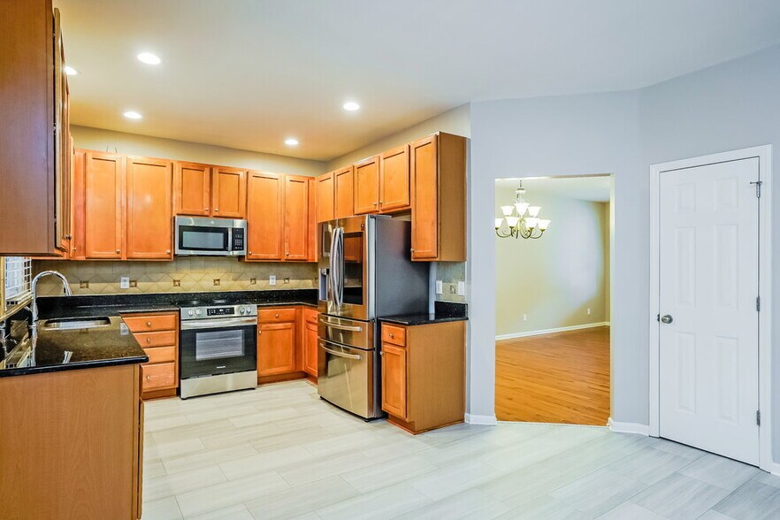 Building Photo - 2421 Barton Oaks Dr
