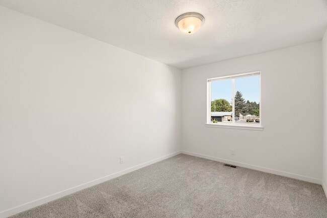 Building Photo - 1422 N Michigan Ln