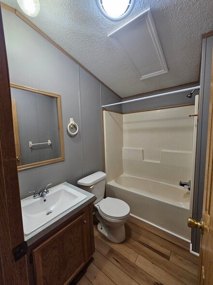 Building Photo - 442 Tulip Dr