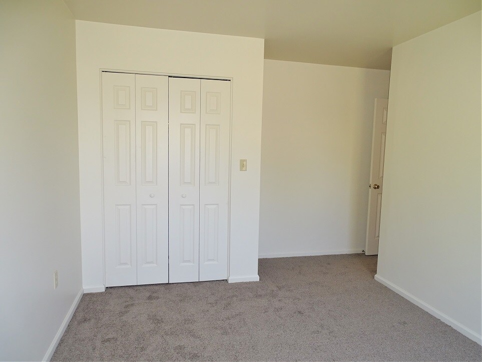 Building Photo - 15 Oriole Dr