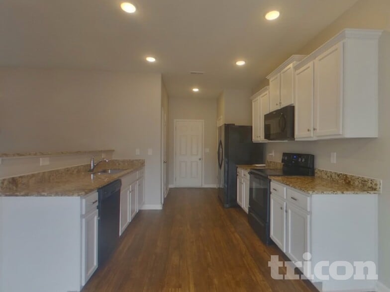 Building Photo - 1332 Waylon Ave