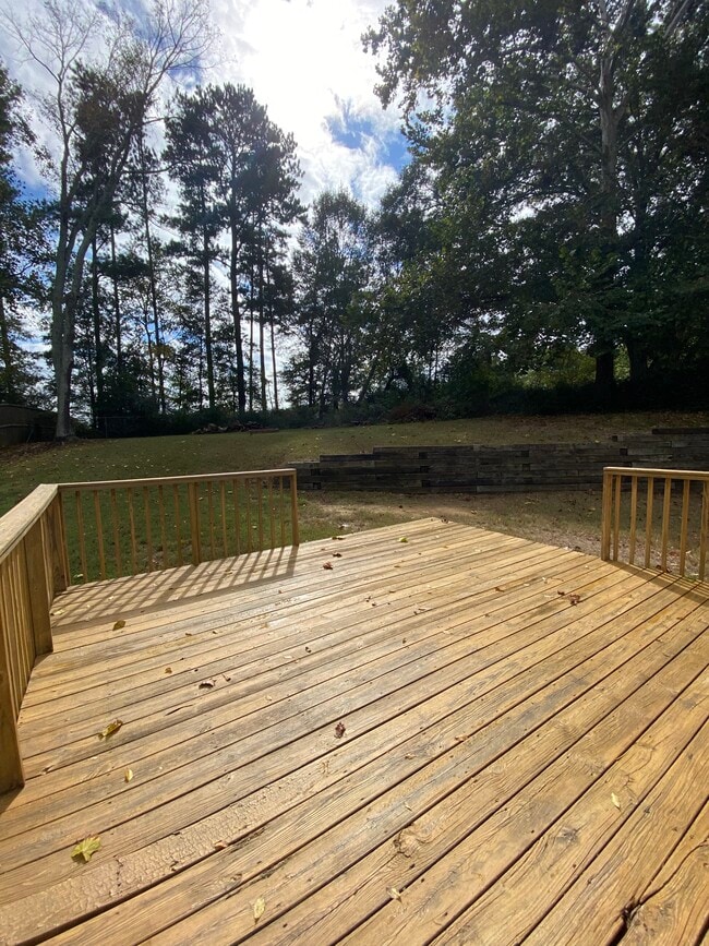 Building Photo - 114 Woodglen Dr