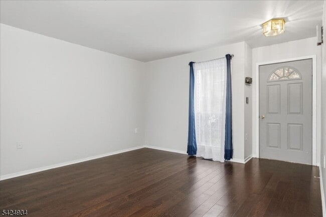 Building Photo - 5 Ajax Ct