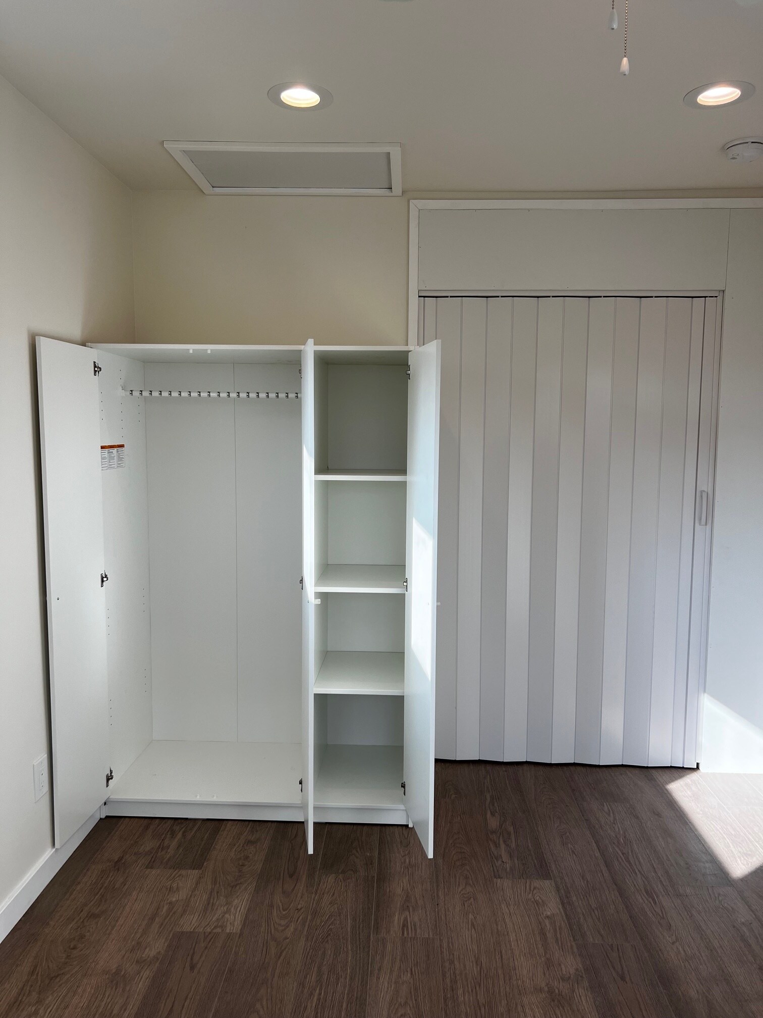 Building Photo - 636 E 87th St