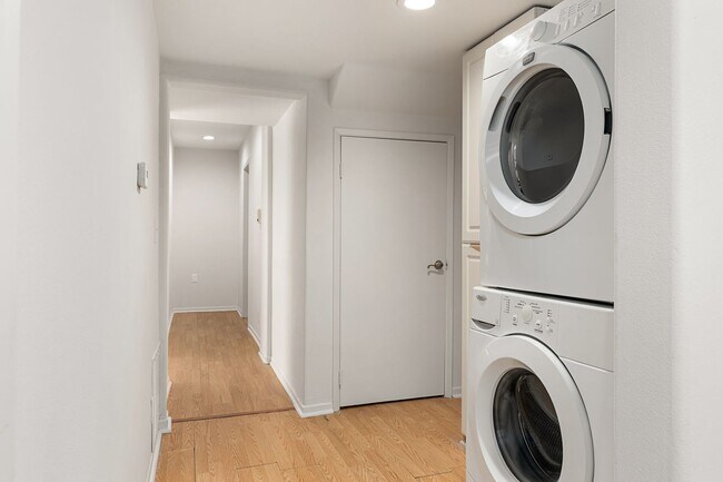 Building Photo - 10777 Ashton Ave