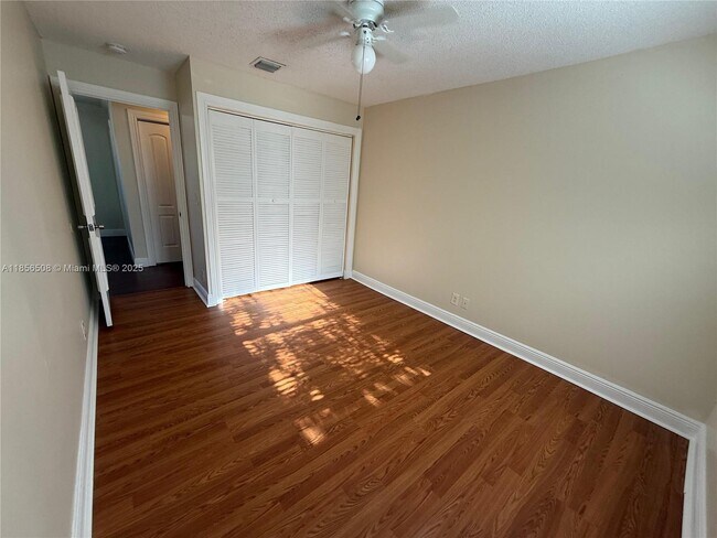 Building Photo - 1401 Cypress Way W
