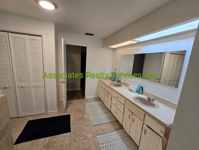 Building Photo - Huge home on acreage with Greenhouse and P...