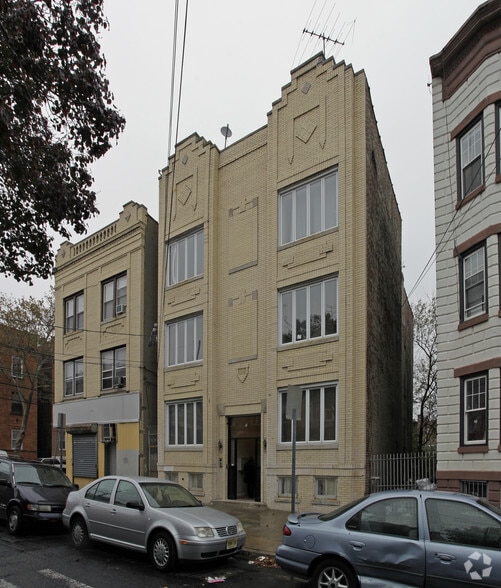 Building Photo - 12 Vroom St