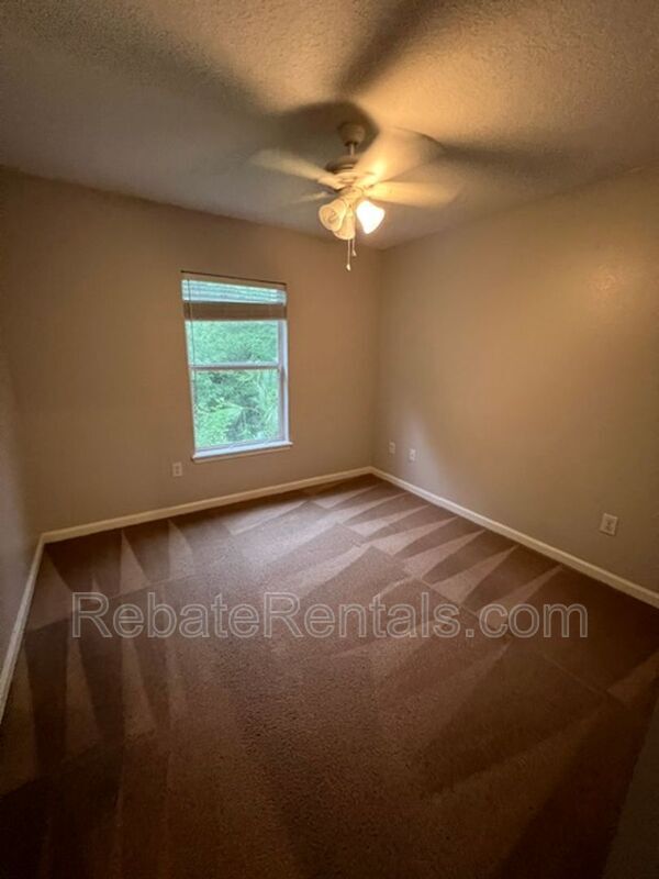 Building Photo - 824 Black Cherry Dr S