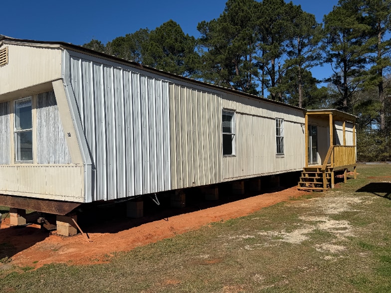 Building Photo - 80 Redwood Ln