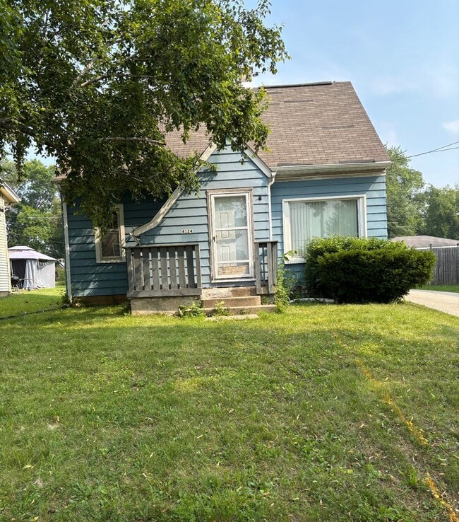 Primary Photo - 3BR SINGLE FAMILY HOME, ON HUGE LOT WITH T...