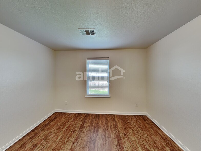 Building Photo - 1220 Arizona Dr