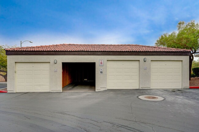 Building Photo - Spectacular 3 Bdrm 2 bath 1 car garage & c...