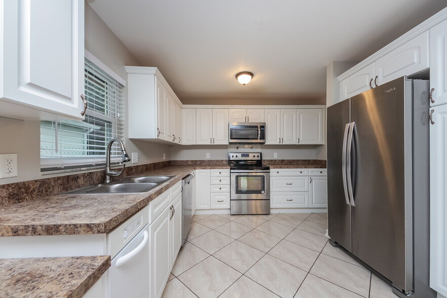 Building Photo - 1414 Londra Ln