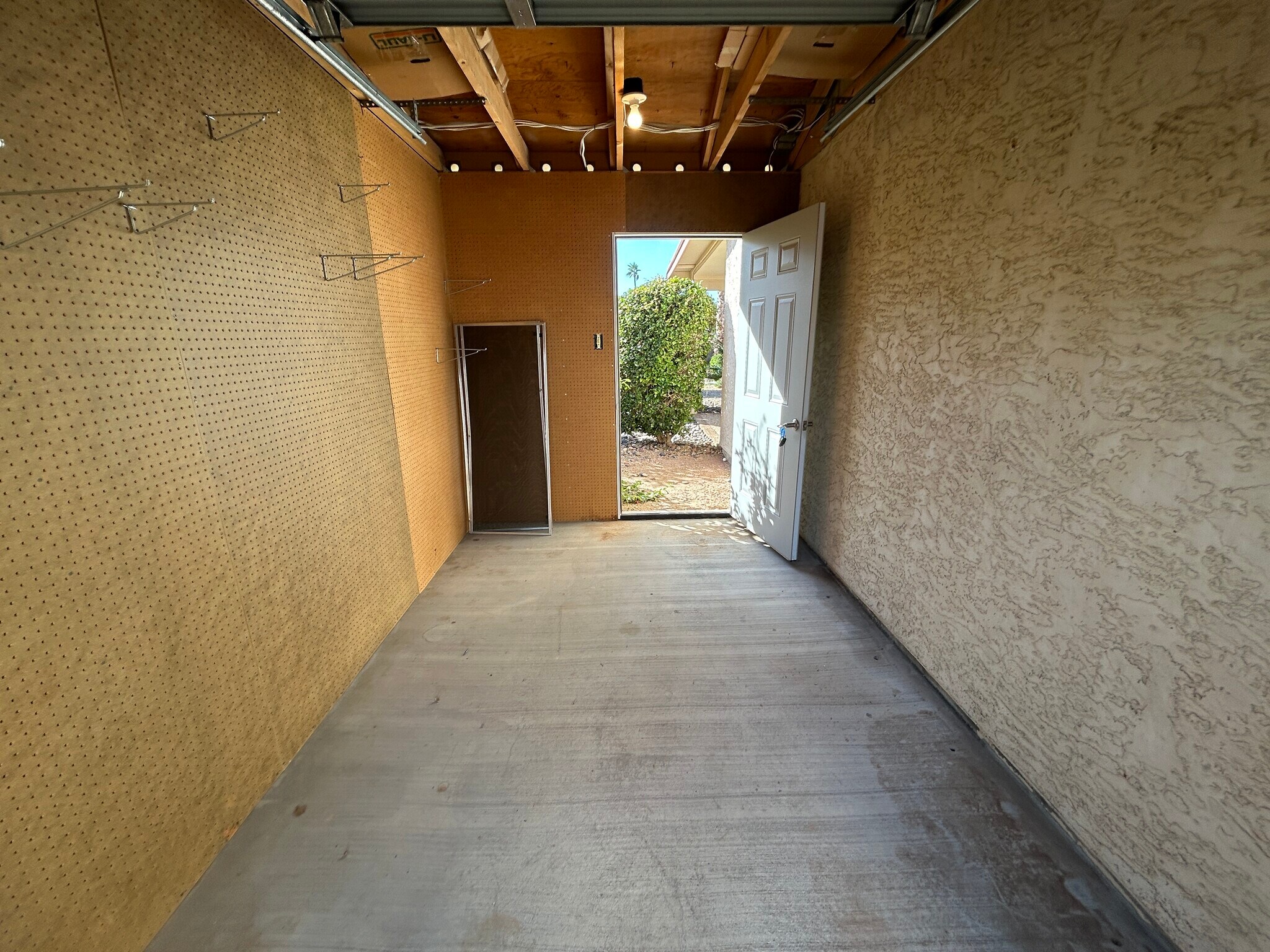 Building Photo - 12138 S Tomi Dr