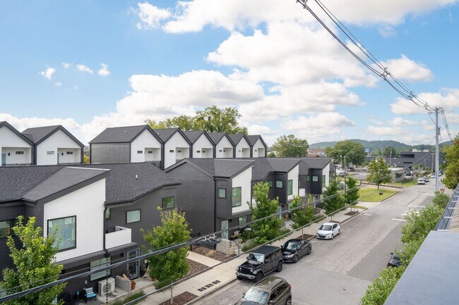 Building Photo - Location, Location , Location with this Beautiful Townhome