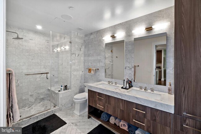 Building Photo - 1330 Lancaster St