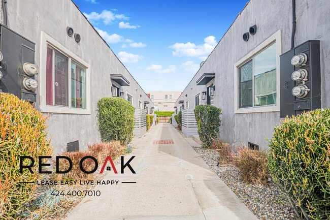 Building Photo - 836 Van Ness Ave