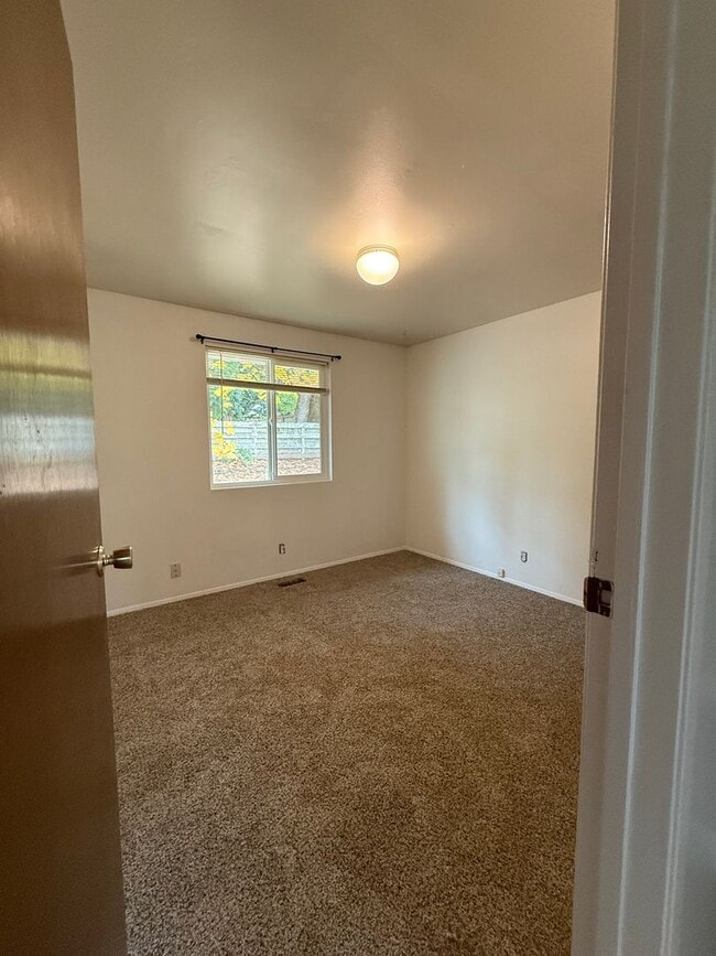 Building Photo - 3 Bedroom, 1 Bathroom House in Bellingham