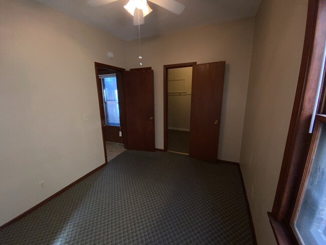 Building Photo - Prime Location: 1 Bed at Historic Preserve...