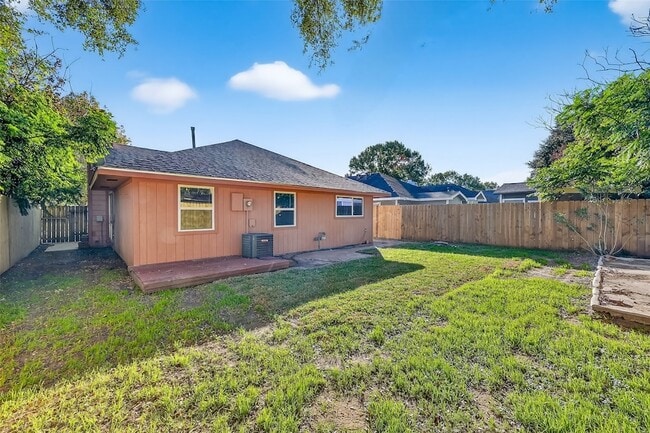 Building Photo - 16106 Barbarossa Dr