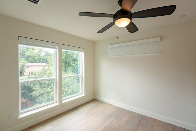 Building Photo - Modern Elegance in Austin: 4BR/3BA Sanctuary with Stylish Design and Inviting Ambiance!