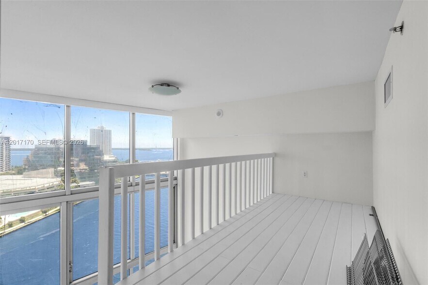 Building Photo - 495 Brickell Ave