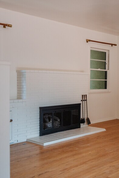 Building Photo - 3551 W Ave 42
