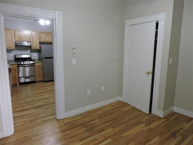 Building Photo - Amazing 1 Bed in Harvard Square available 6/1